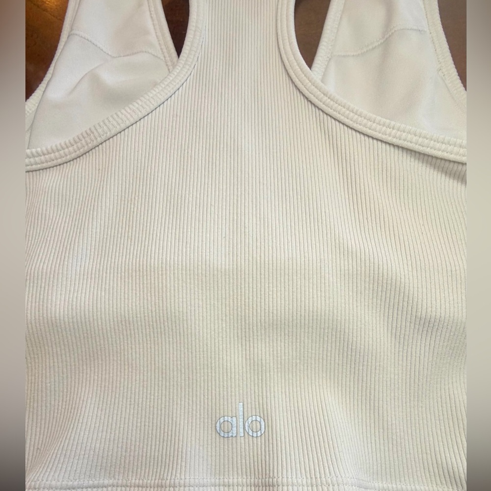 ALO Yoga White V-Neck Ribbed Tank Top
Size S - Picture 4 of 4